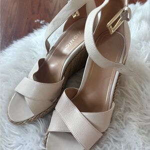 Vionic Women's Tan Wedge Sandals